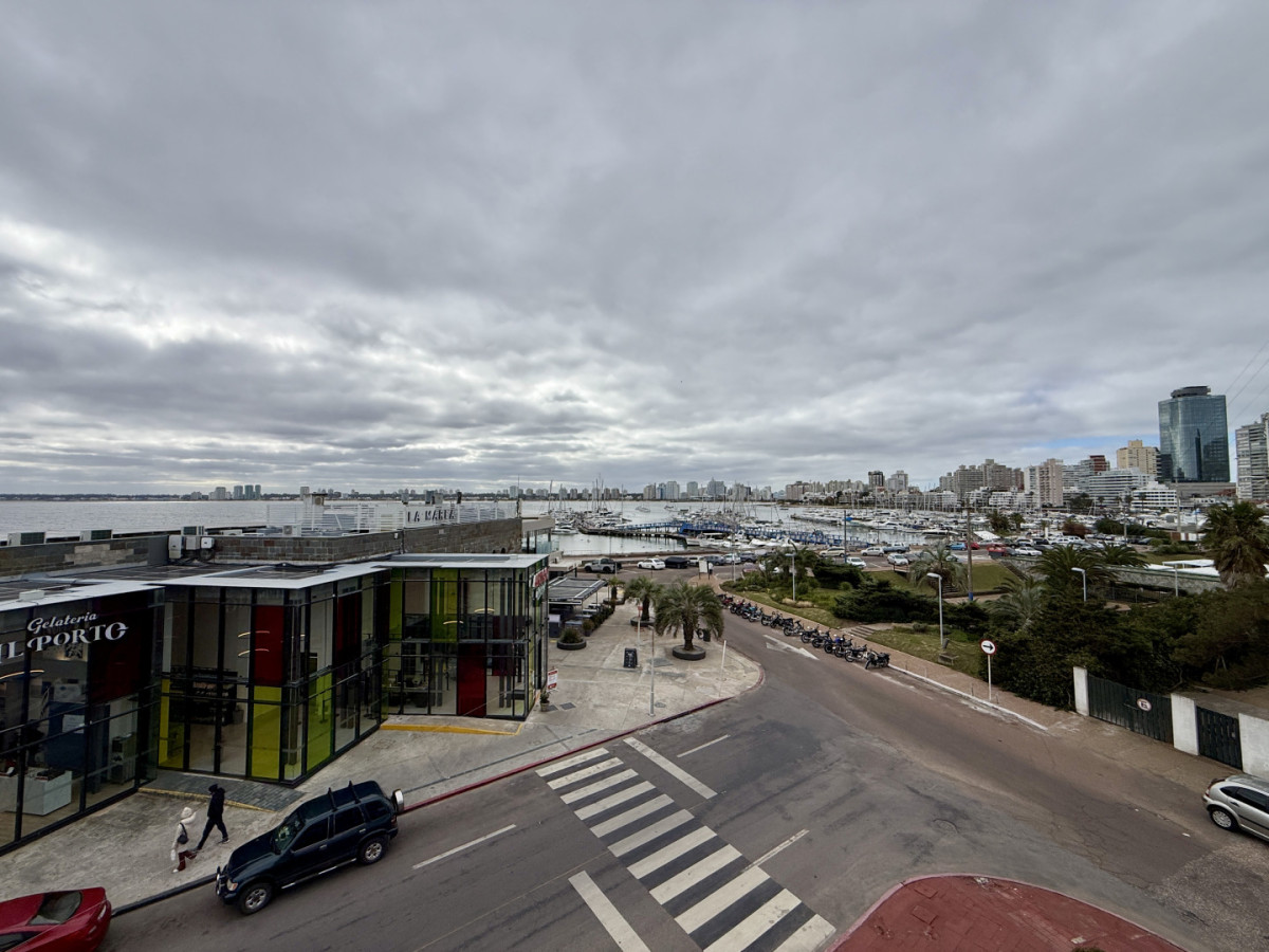 Imagen de Apartamento en venta en Edificio Dársena frente al puerto de Punta del Este