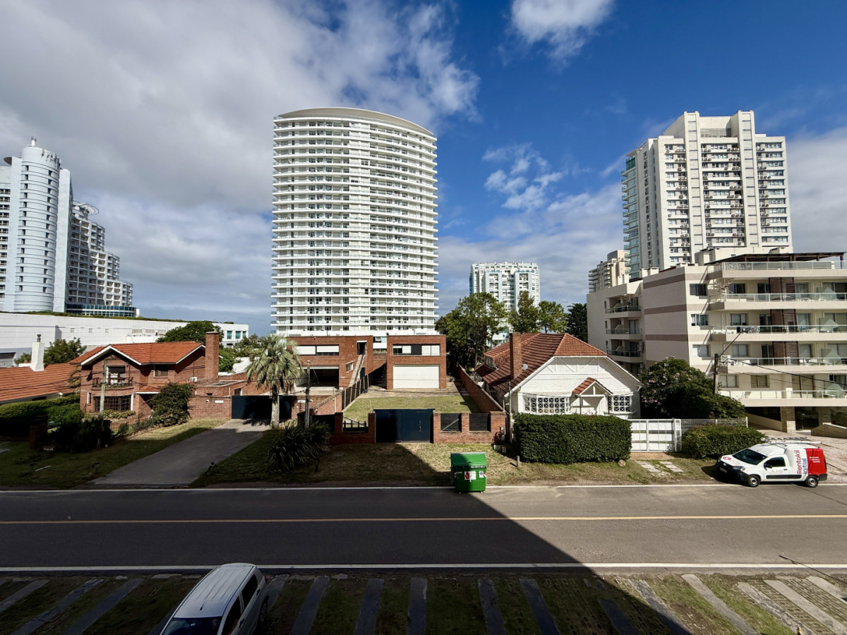 Imagen de Apartamento en venta en Edificio Cap Bretón  Av. Roosevelt y Av. Biarritz