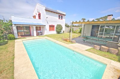 Casa en alquiler en Manantiales con piscina climatizada