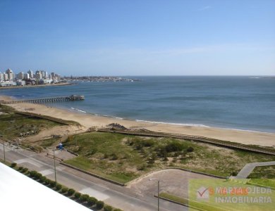 Apartamento sobre playa mansa 