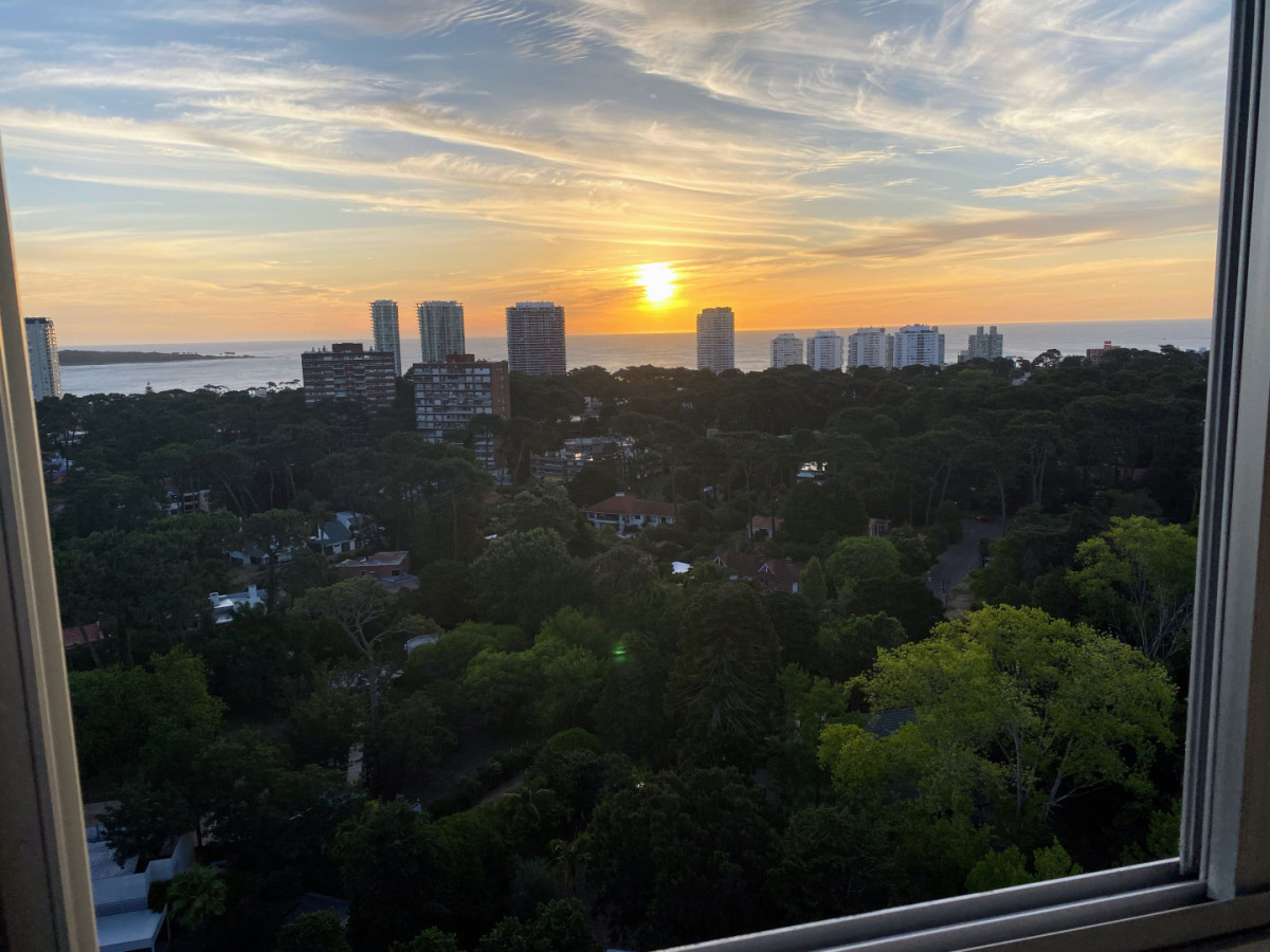 Roosevelt , piso alto con magnífica vista 