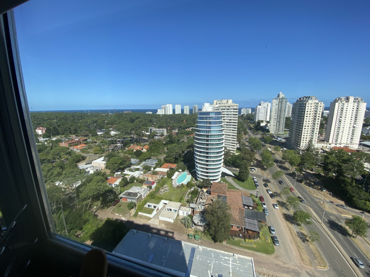 NUEVO INGRESO , piso alto con magnífica vista desde todos los ambientes 