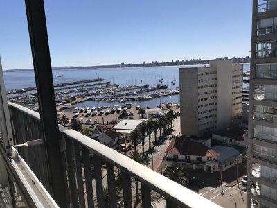 Apartamento con privilegiada vista al Puerto de Punta del Este