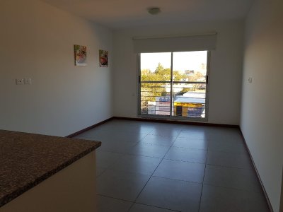 Vendo Apartamento nuevo de 1 dormitorio con cochera en Maldonado.