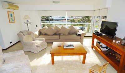 Amplio apartamento en excelente ubicación