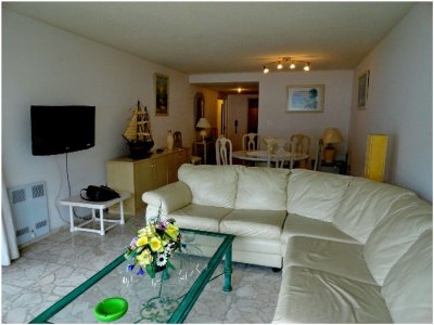Apartamento sÃ?Âºper amplio y cÃ?Â³modo , con espectacular vista, en primera lÃ?Â­nea sobre Rambla de playa Mansa.