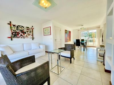 Apartamento de Dos Dormitorios en Venta Punta del Este 