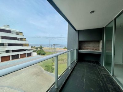 Hermoso apartamento de dos dormitorios frente al mar! 