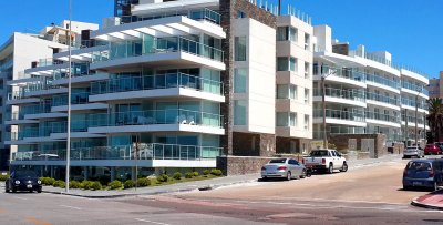 Excelente apartamento en torre de gran categoría 