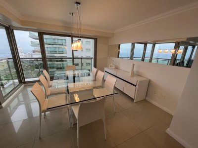 Venta, apartamento, 4 dormitorios, Primera linea de mar, Punta del Este