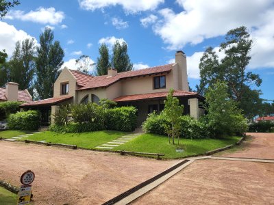 Casa, alquiler anual, 2 dormitorios, Pinares, Punta del Este