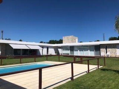 Casa en venta barrio cerrado 