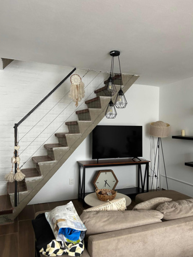 VENTA DÚPLEX LIVING COMEDOR DOS DORMITORIOS UN BAÑO COCINA INTEGRADA PARQUE RODÓ.