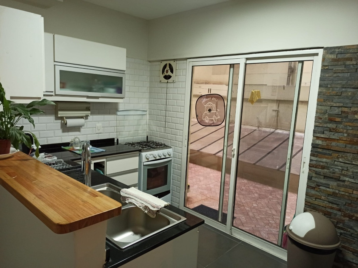 VENTA APARTAMENTO LIVING COMEDOR DOS DORMITORIOS DOS BAÑOS COCINA DEFINIDA PATIO GARAGE POCITOS