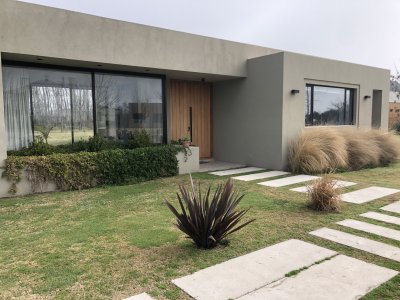 Tu Refugio en Viñedos de la Tahona: Confort y Naturaleza en Armonía