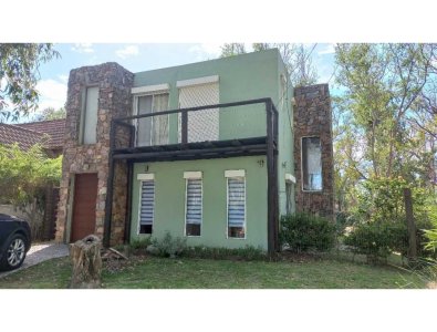 Casa 3 dormitorios y piscina a 100 mts de la playa en Balneario Buenos Aires