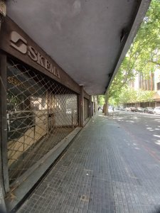 Local En Venta, 9 ambientes y 7 Baños -Colonia -Centro