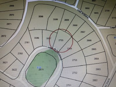 Espectacular ubicación a 500 metros del lago.