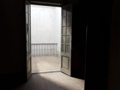 ALQUILER OFICINA OCHO AMBIENTES DOS BAÑOS Y COCINA CENTRO