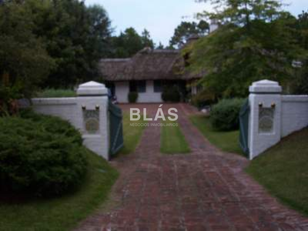 Beverly Hills - GoPunta - Portal Inmobiliario de Punta del Este - Maldonado