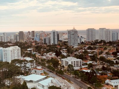 Roosevelt, a pasos de Punta Shopping 