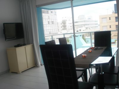 PENINSULA, 2 AMBIENTES CON BALCON Y GARAGE. 