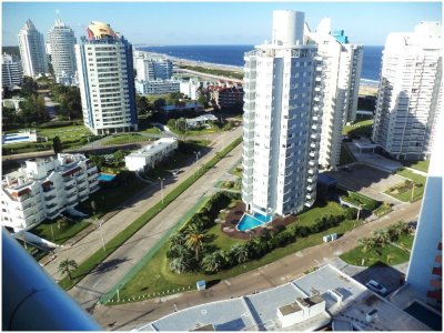 Chiverta, piso alto con vista al mar, 3 dormitorios