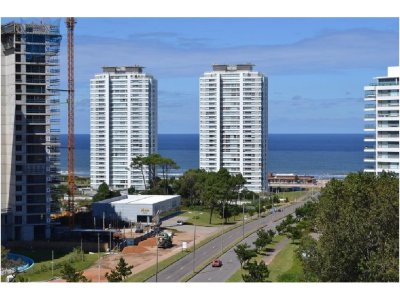 Apartamento en Brava, 3 dormitorios *