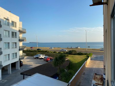 Apartamento en venta, frente al mar, playa Mansa, Punta del Este