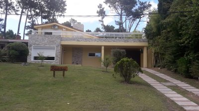Casa en venta y alquiler en Pinares, a pocos metros del mar, 4 dormitorios