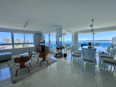 Depatamento venta 4 dormitorios,  Playa Mansa, Punta del Este, Uruguay