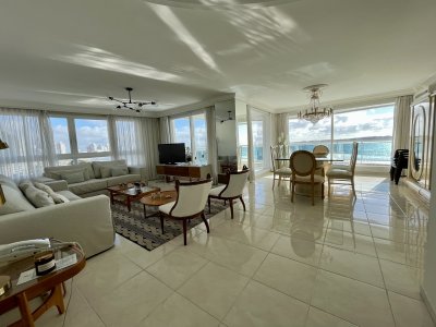 Departamento venta 4 dormitorios Punta del Este, Playa Mansa, Uruguay