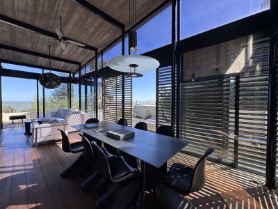 Casa venta 4 dormitorios y servicio, pileta, La Barra, Uruguay