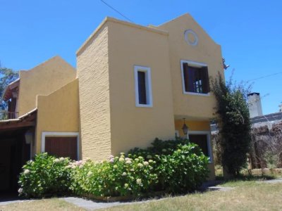 Venta de casa a media cuadra del puente de La Barra, Punta del Este, Uruguay