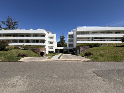 Amplio departamento dúplex en Playa Brava 3 dormitorios