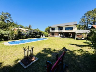 Venta casa 5 dormitorios Pinares Punta del Este