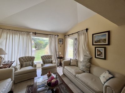 Venta casa 5 dormitorios Playa Mansa parada 14