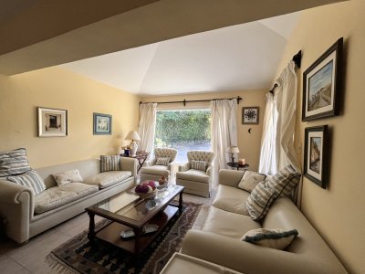 Venta casa 5 dormitorios Playa Mansa parada 10