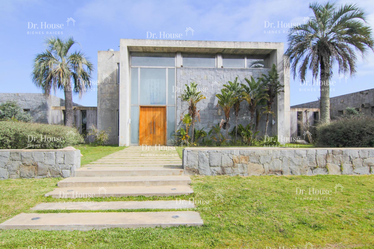 impresionante chacra de 5has en jose ignacio en alquiler con 2 casas y vista al mar - drh602c