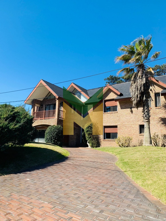 casa en venta a pasos del mar, 8 dormitorios, playa mansa, punta del este  - vlx1838c