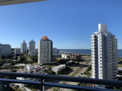 Apartamento en alquiler de 3 dormitorios en Playa Brava con servicios