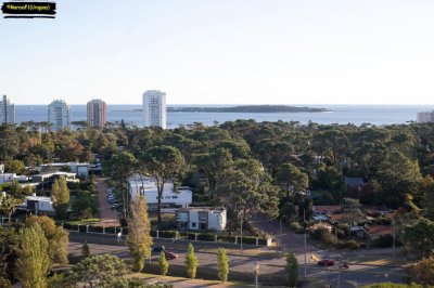 Apartamento en Torre Full Amenitites en Punta del Este, 2 Dormitorios y 2 Baños