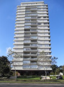Apartamento con buena vista y ubicacion, muy luminoso, 3 dormitorios y 3 baño, piscina!