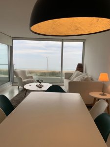 Apartamento enfrente a la playa mansa, 2 dormitorios mas dependencia, piscina y parillero!!