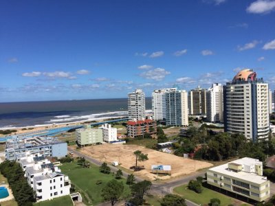 Venta y Alquiler de Apartamento en Playa Brava, Punta del Este, Uruguay