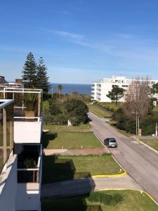 Excelente departamento en venta y alquiler en la zona mas linda de la playa Brava.