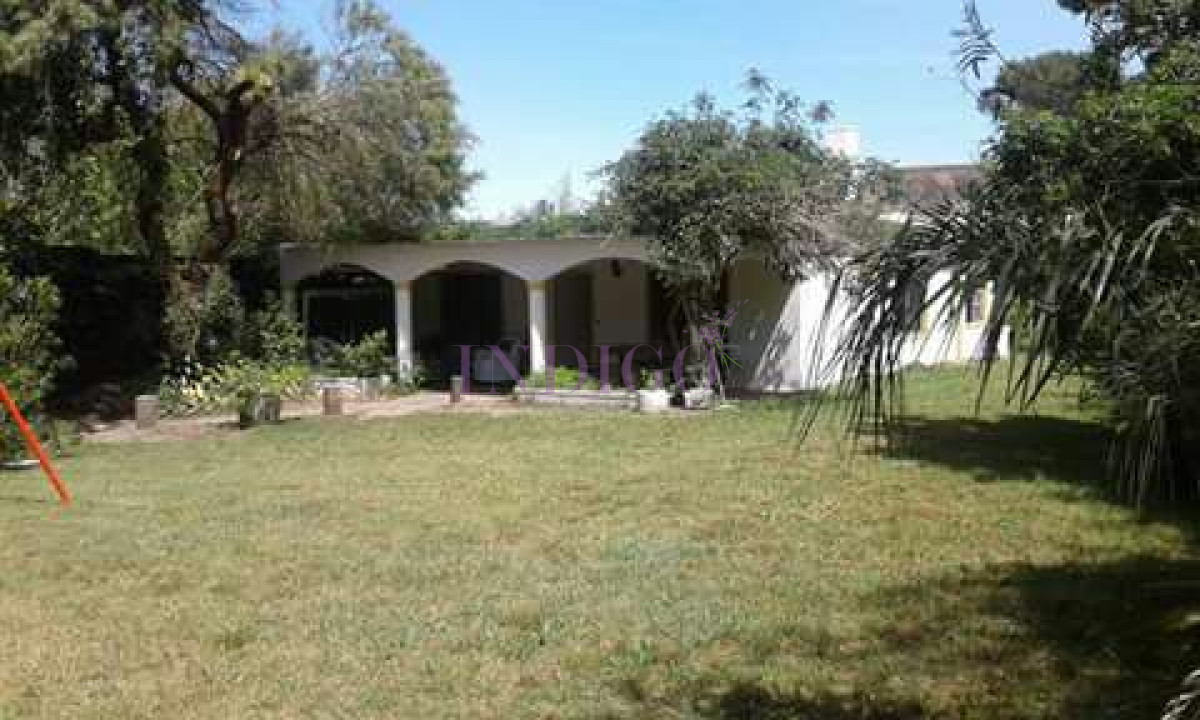 casa a pasito de todo en la barra, 3 dormitorios con 2 baños con mucho jardin  - idg743c