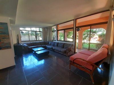 Casa en Alquiler 5 dormitorios, Playa Mansa, Punta del Este, Uruguay 