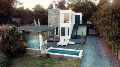 Casa en Santa Mónica con parrillero y piscina, 3 dormitorios y 2 baños