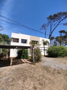 Alquiler casa  en Montoya, 4 dormitorios más servicio.